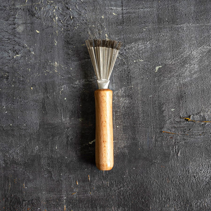 This set of renewable resource brushes removes static and conditions hair naturally. The comb targets flyaways and splits while hydrating the scalp.
